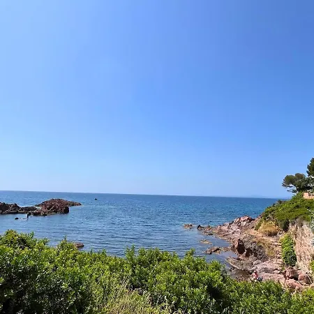 Duplex 6 Personnes A 2 Min De La Avec Parking Apartmán Saint-Raphaël